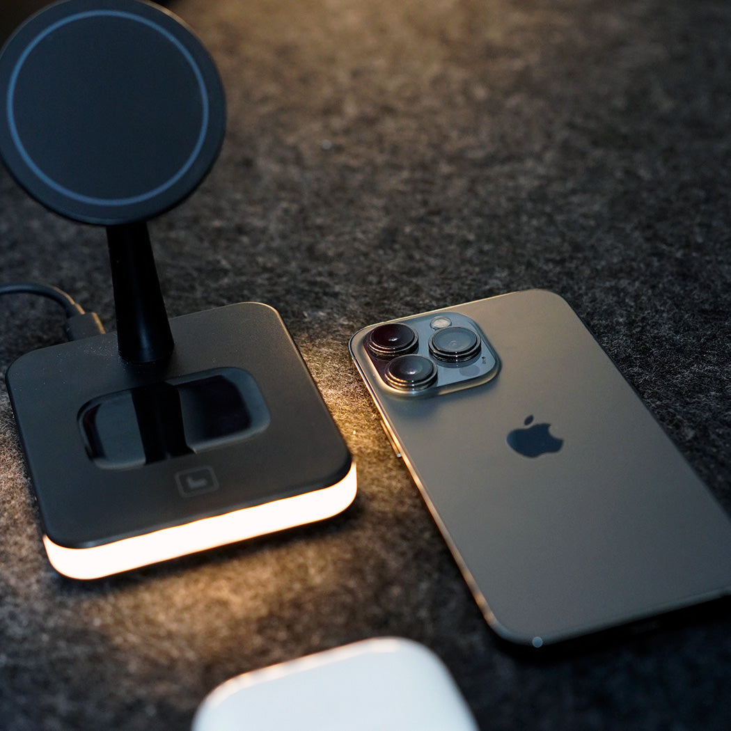 Magnetic Wireless Stand Dock Charger